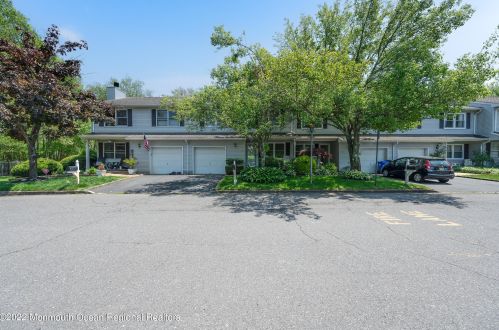 303 Sandpiper Ct, Bricktown, NJ 08723-5883