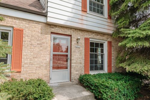 4822 Cleveland Ave, Milwaukee, WI 53219-3232