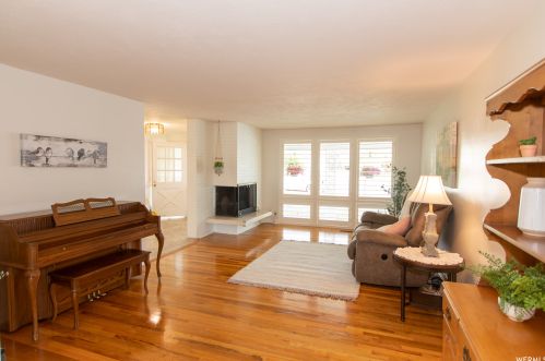 931 Thornfield Rd, West Kaysville, UT 84037-1568