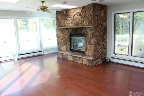 8 Maple Rd, Iselin NJ  08830-1518 exterior
