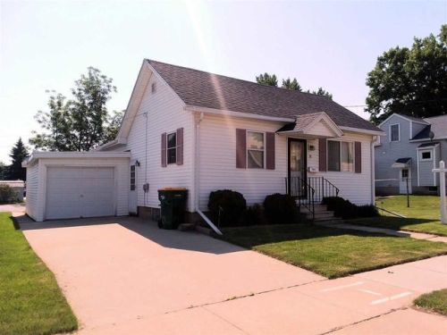 11 Beaver Dam St, Waupun, WI 53963-1859