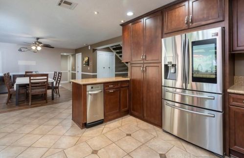27025 Las Mananitas Dr, Santa Clarita CA  91354-2205 exterior