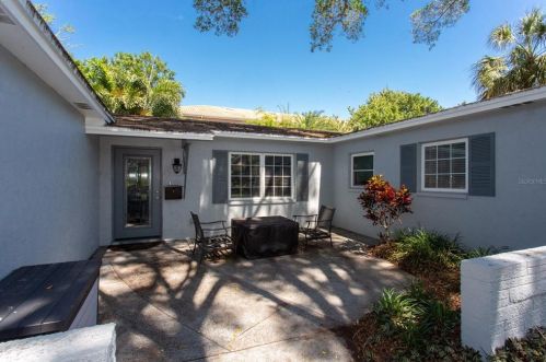 4618 Bayshore Blvd, Saint Petersburg, FL 33703-5562