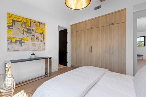 4955 Haskell Ave, Van Nuys CA  91436-1674 exterior