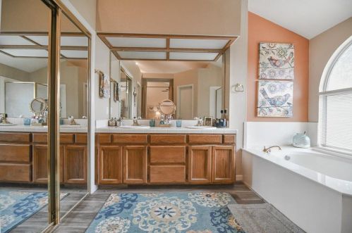 1137 Hidden Mdw Pl, Manteca CA  95337-6764 exterior