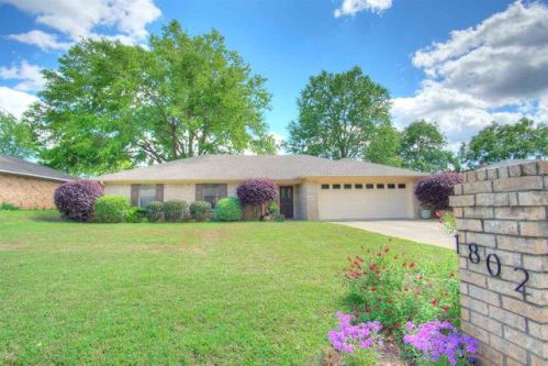 1802 Shenandoah Ct, Longview, TX 75605-2016
