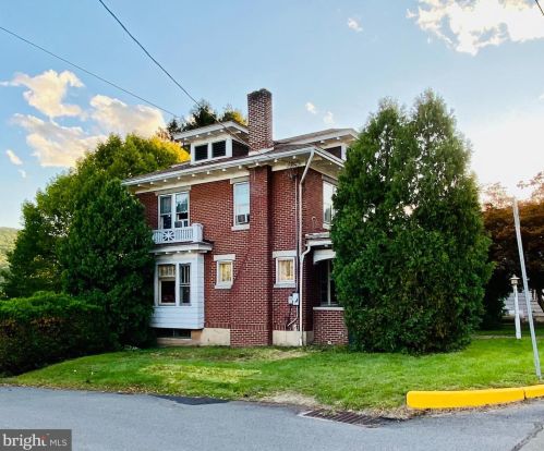 623 Pottsville St, Lykens, PA 17048-1630
