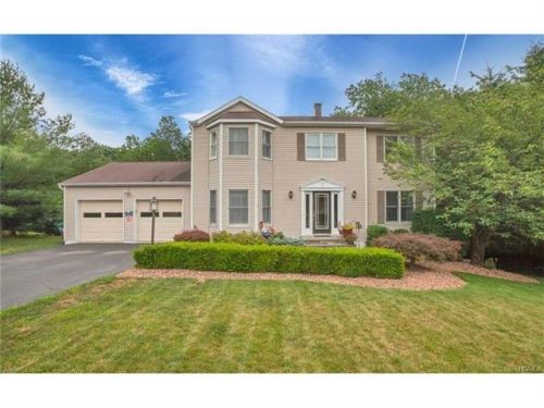 8 York Pl, Washingtonville, NY 10992-1339