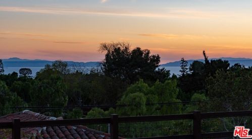 27 Cinnamon Ln, Palos Verdes Estates, CA 90275-5951