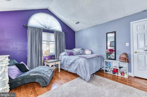 558 Cedar Holw Dr, Yardley PA exterior