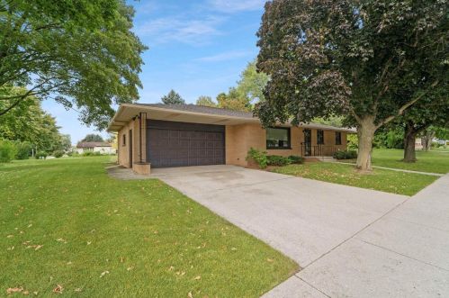 2330 Illinois Ave, New Holstein, WI 53061-1215