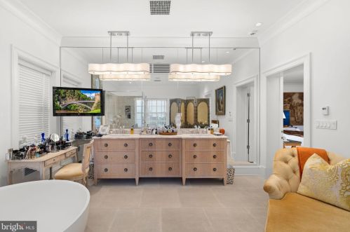 3210 R St, Washington DC  20024-3419 exterior