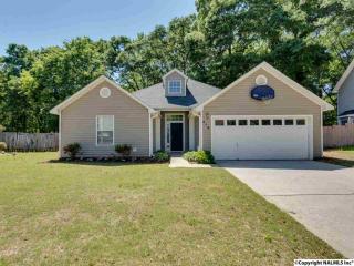 416 River Bend Dr, Huntsville, AL 35824-2926