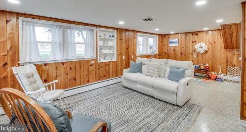 121 School Pl, Slaughter Beach DE  19963-1821 exterior