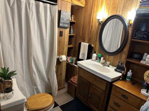 1616 Thorpe St, New Castle PA  16101-5144 exterior