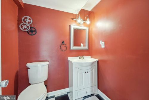13226 Nickleson Dr, Woodbridge VA  22193-4123 exterior