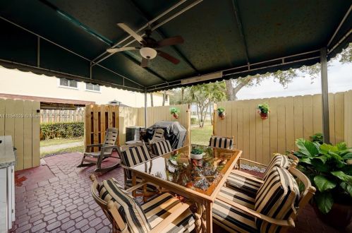 17845 74th Ct, Hialeah FL  33015-8441 exterior