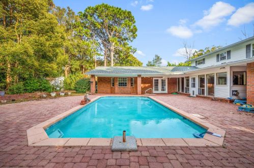 37 Walnut Ave, Shalimar FL  32579-1121 exterior