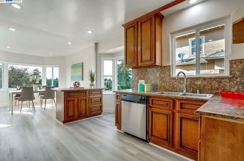 5109 Fairfax Ave, Oakland CA 94601-5410 exterior