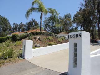 10085 Boulder Knolls Dr, Escondido, CA 92026-6625