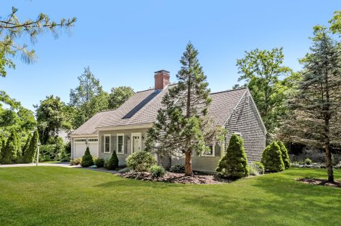 1 Leveridge Ln, Sandwich, MA 02563-1837