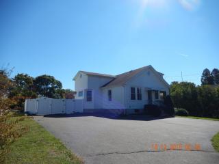 174 Short Beach Rd, Branford, CT 06405-4931