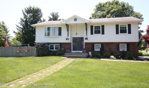 7 Fenimore Rd, East Freehold, NJ 07728-7848