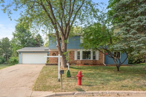 3891 Hill Ave, Saint Paul, MN 55110-4245