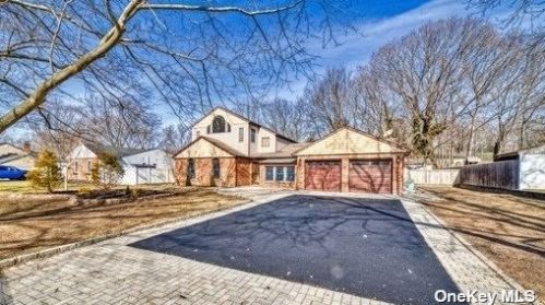 69 Granada Cir, Mount Sinai NY  11766-2810 exterior