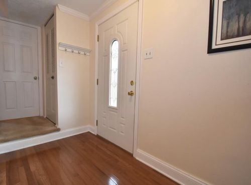 105 Pinoak Ln, Imperial, PA 15126-9648