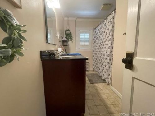 16 Esther Ave, Waterbury CT  06708-4819 exterior