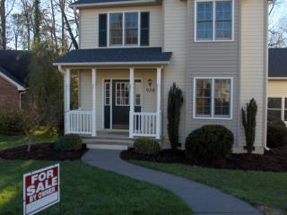 928 Heatherstone Dr, Winston Salem, NC 27104-3492