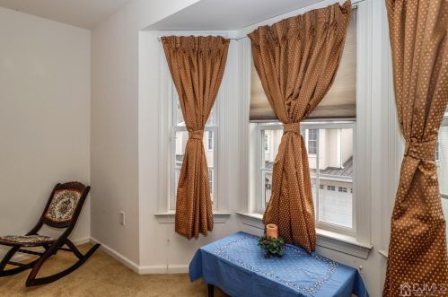 13 Ayers Ct, Metuchen NJ  08840-1172 exterior