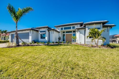 5130 2nd Ave, Cape Coral, FL 33914-7113