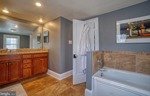 102 Cornwall St, Leesburg VA 20176-2804 exterior