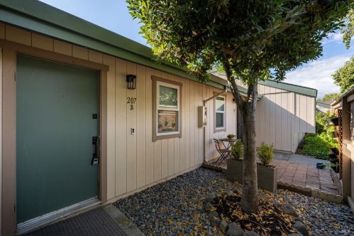 207 Stony Point Rd, Santa Rosa, CA 95401-5982