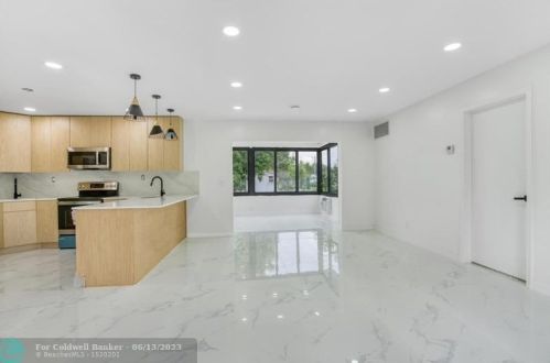 2224 35th Ave, Hollywood FL  33021-4313 exterior