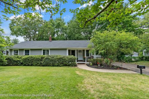 738 Holmdel Rd, Holmdel Village, NJ 07733-1508