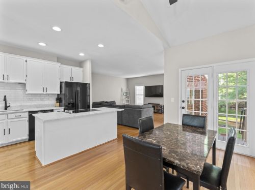 12825 Tournament Dr, Herndon VA  20191-5861 exterior