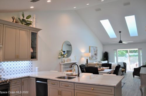 523 6th St, Vero Beach FL  32962-1687 exterior