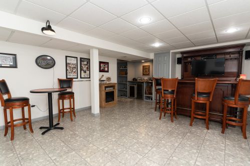 8709 Sentry Dr, Florence KY  41042-8275 exterior