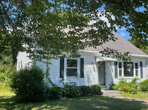 12 Barden Ln, Warren, RI 02885-3606