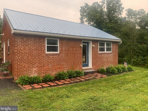 1257 New Bloomfield Rd, Paradise Park, PA 17068-8033