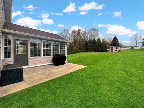 2413 Woodland Hills Dr, New Castle PA  16101-5557 exterior