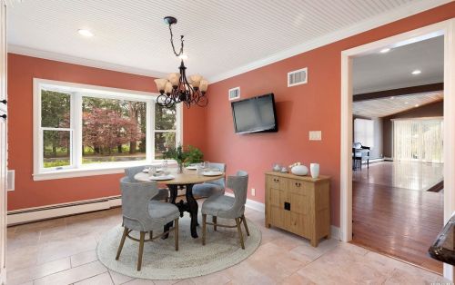 338 Elwood Rd, Elwood NY  11731-2215 exterior