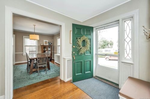 146 Secor Ln, New Rochelle, NY 10803-2630