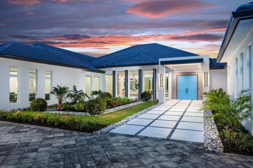 4445 Silver Fox Dr, Naples, FL 34119-8518
