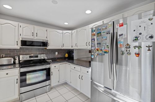 17 Atherton Ln, Amherst NH  03031-3064 exterior