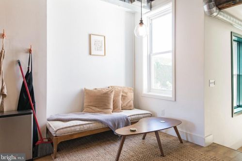 2026 Howard St, Philadelphia PA 19148-3334 exterior