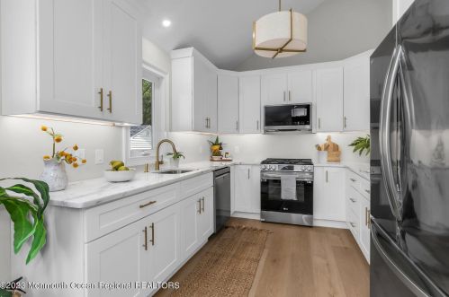 11 Mallard St, Hazlet NJ 07730-1413 exterior